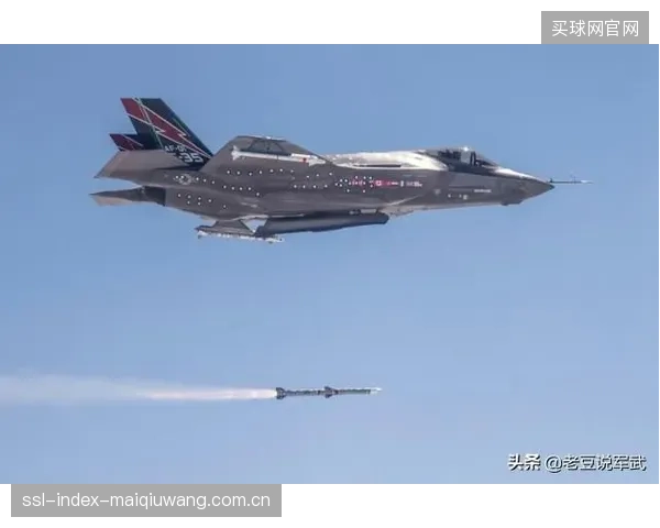 曹圭成作为高中锋战术支点，其空战能力将丰富韩国队的进攻套路。